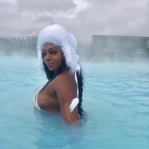 Meet your Posher, Carrie